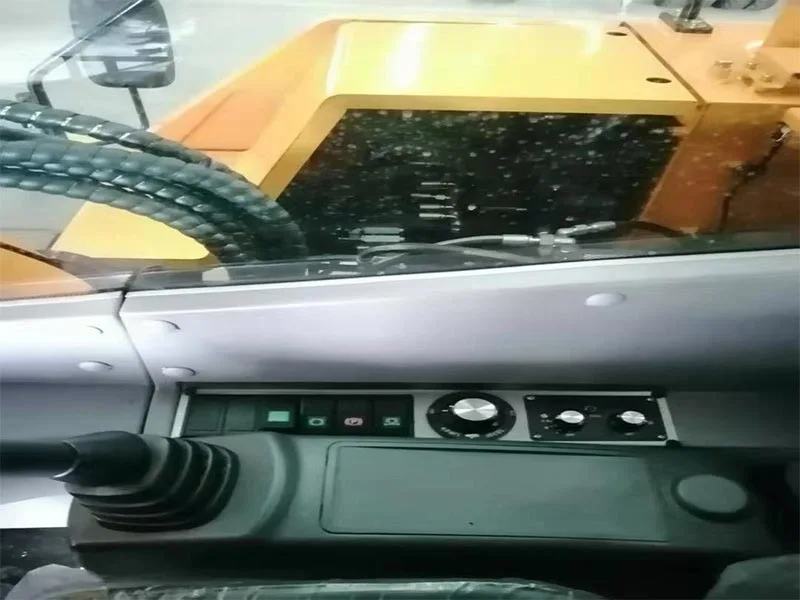 Máy xúc bánh lốp